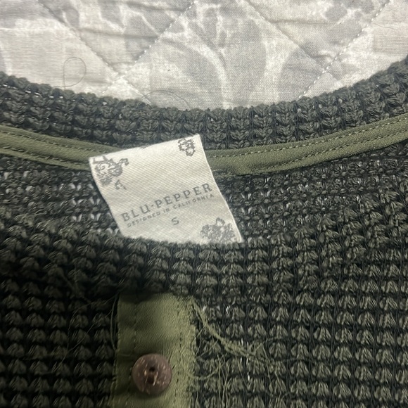 Blue pepper women’s shirt size small - Picture 3 of 3